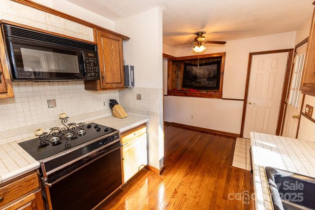 1321 Idlewood Street SW, Lenoir, NC 28645