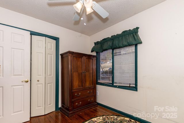 1321 Idlewood Street SW, Lenoir, NC 28645