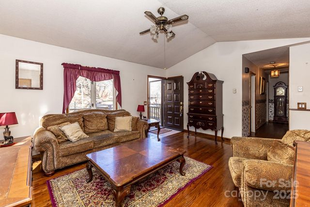 1321 Idlewood Street SW, Lenoir, NC 28645