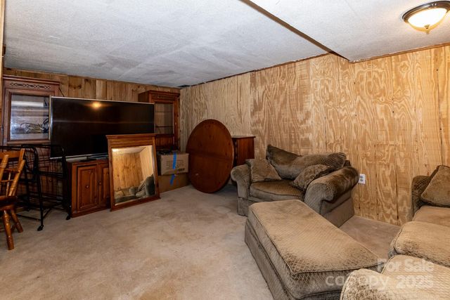 1321 Idlewood Street SW, Lenoir, NC 28645