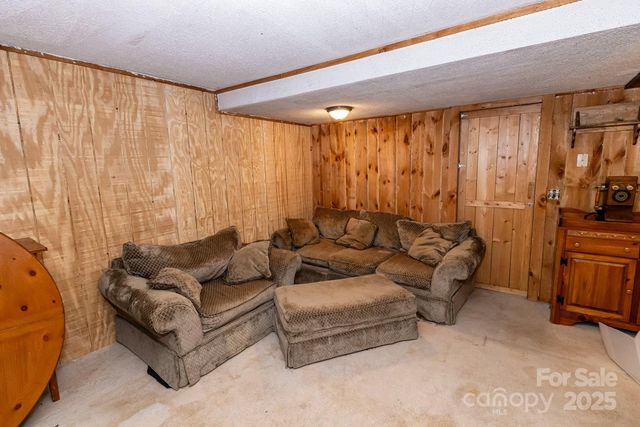 1321 Idlewood Street SW, Lenoir, NC 28645