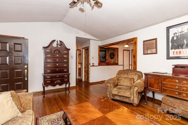 1321 Idlewood Street SW, Lenoir, NC 28645