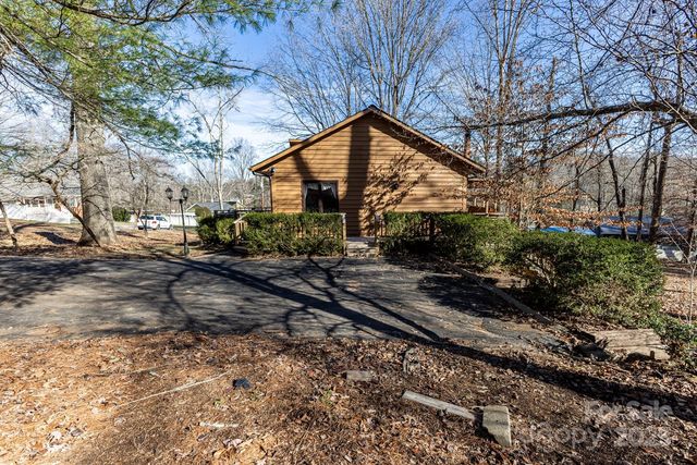 1321 Idlewood Street SW, Lenoir, NC 28645