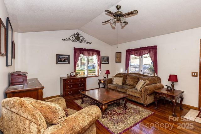 1321 Idlewood Street SW, Lenoir, NC 28645