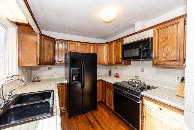 1321 Idlewood Street SW, Lenoir, NC 28645