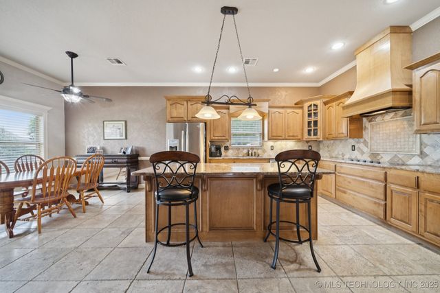 8483 N 68th East Avenue, Owasso, OK 74055