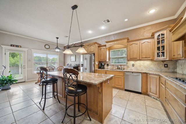 8483 N 68th East Avenue, Owasso, OK 74055