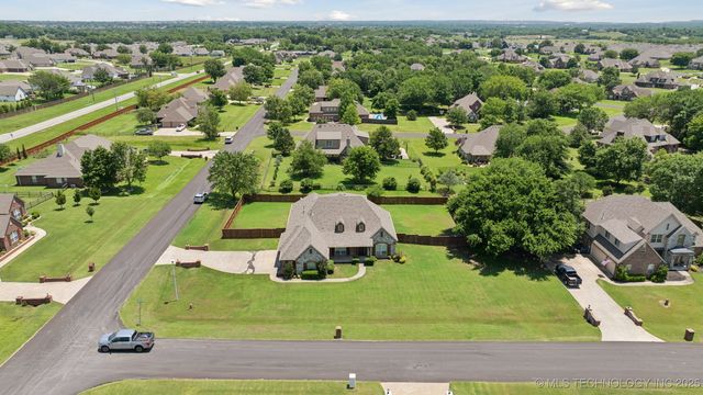 8483 N 68th East Avenue, Owasso, OK 74055