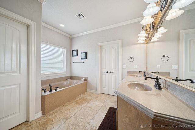 8483 N 68th East Avenue, Owasso, OK 74055