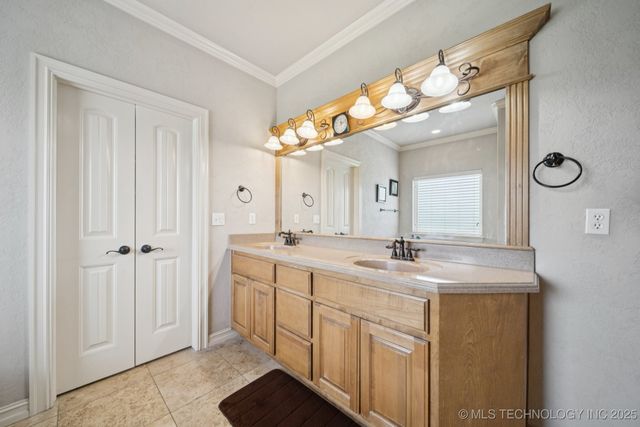 8483 N 68th East Avenue, Owasso, OK 74055