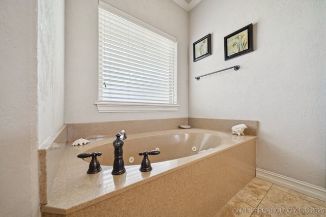 8483 N 68th East Avenue, Owasso, OK 74055