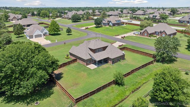 8483 N 68th East Avenue, Owasso, OK 74055