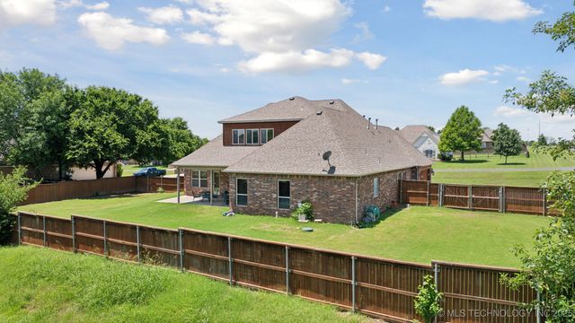8483 N 68th East Avenue, Owasso, OK 74055
