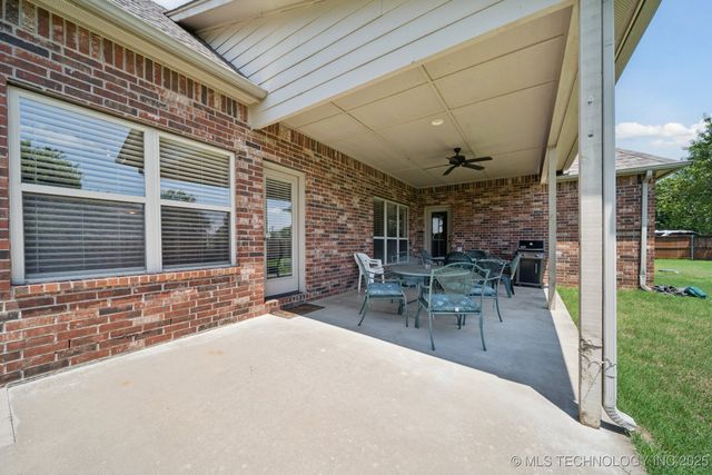 8483 N 68th East Avenue, Owasso, OK 74055
