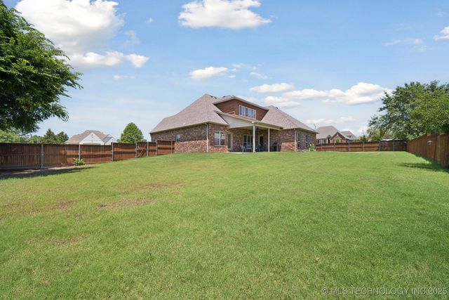 8483 N 68th East Avenue, Owasso, OK 74055