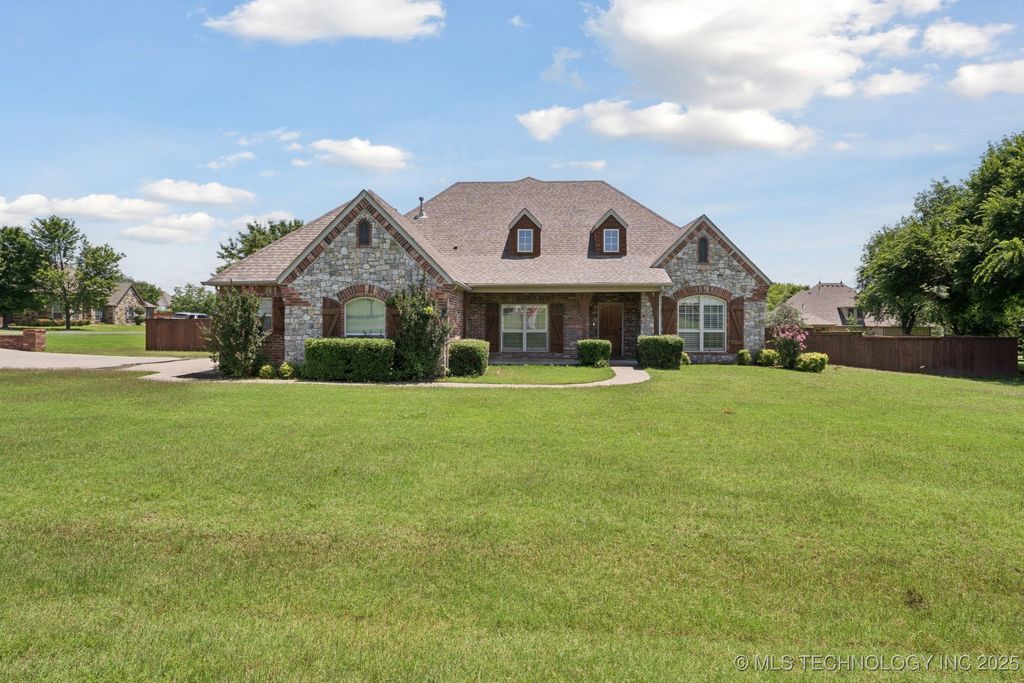 8483 N 68th East Avenue, Owasso, OK 74055