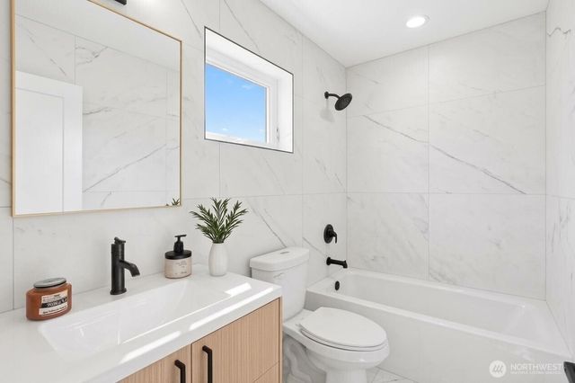 5042 35th Avenue NE, Seattle, WA 98105