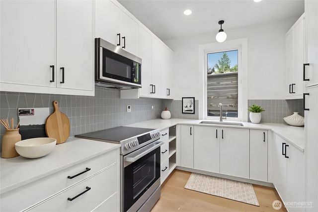 5042 35th Avenue NE, Seattle, WA 98105
