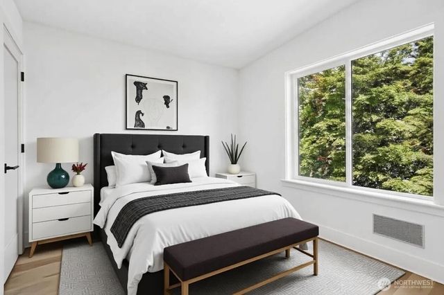 5042 35th Avenue NE, Seattle, WA 98105