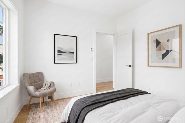 5042 35th Avenue NE, Seattle, WA 98105