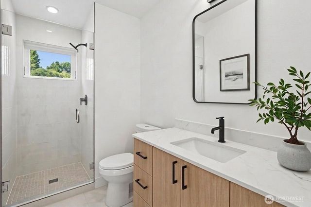 5042 35th Avenue NE, Seattle, WA 98105