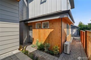 5042 35th Avenue NE, Seattle, WA 98105