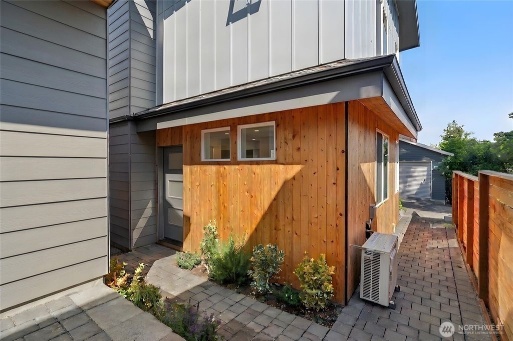 5042 35th Avenue NE, Seattle, WA 98105