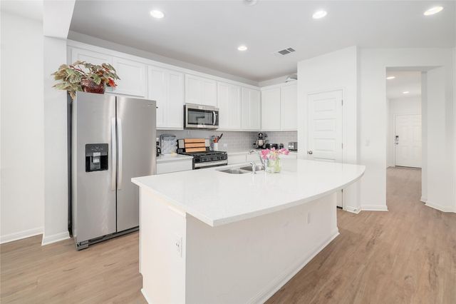 7000 Nijinsky DR, Buda, TX 78610