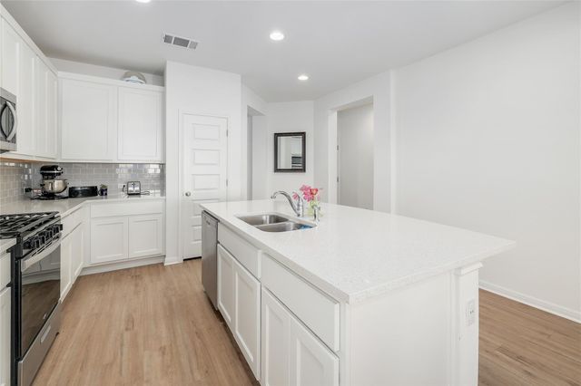 7000 Nijinsky DR, Buda, TX 78610