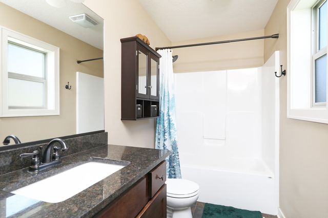 2708 16th Street SW, Altoona, IA 50009