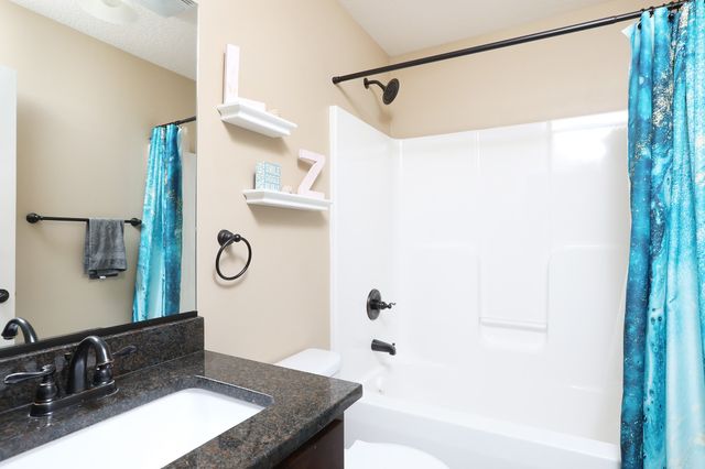 2708 16th Street SW, Altoona, IA 50009