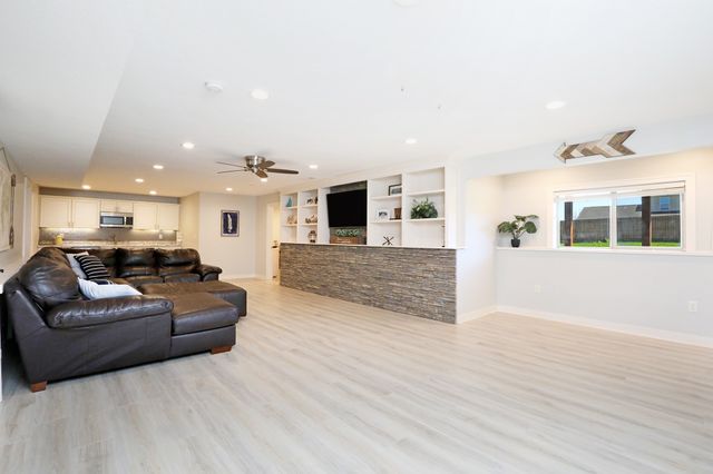 2708 16th Street SW, Altoona, IA 50009