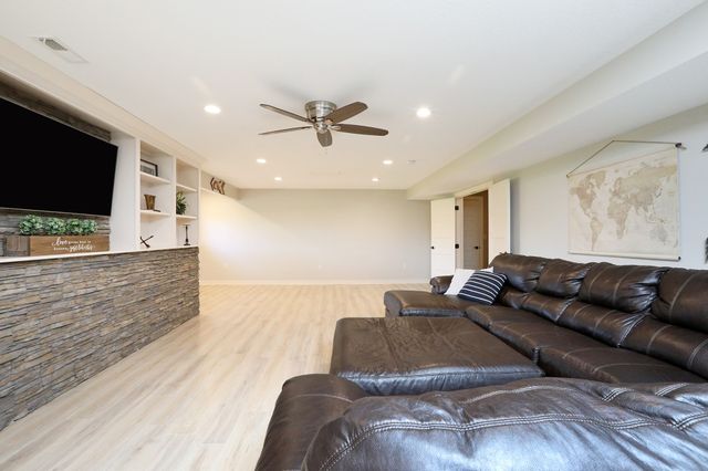 2708 16th Street SW, Altoona, IA 50009