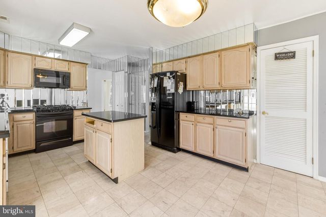 13 FOX HOLLOW LN, Sewell, NJ 08080