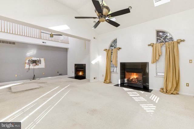 13 FOX HOLLOW LN, Sewell, NJ 08080