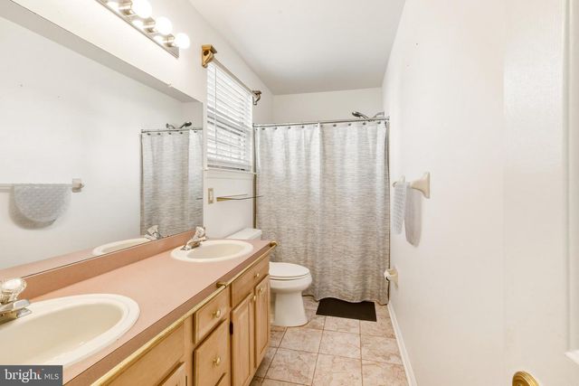 13 FOX HOLLOW LN, Sewell, NJ 08080