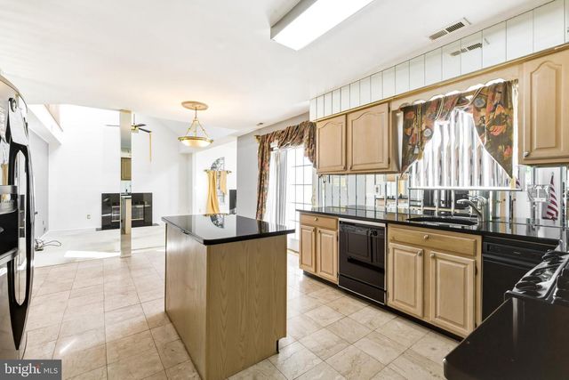 13 FOX HOLLOW LN, Sewell, NJ 08080