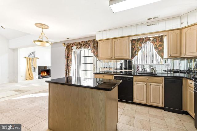 13 FOX HOLLOW LN, Sewell, NJ 08080