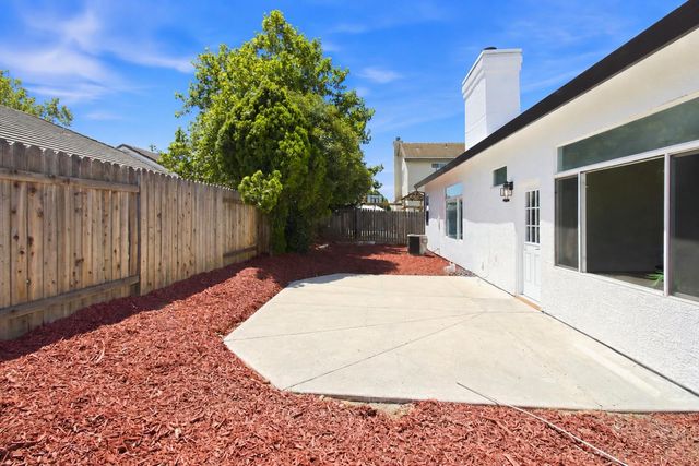8665 Aviary Woods Way, Elk Grove, CA 96524
