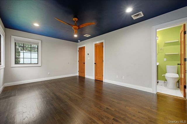 2 Cornwall Lane, Port Washington, NY 11050