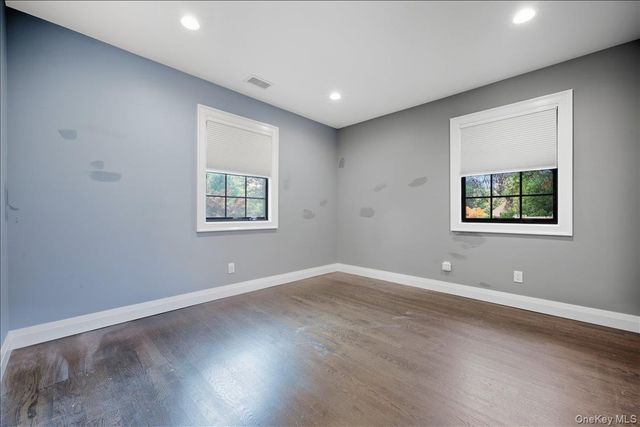 2 Cornwall Lane, Port Washington, NY 11050