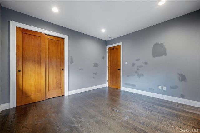 2 Cornwall Lane, Port Washington, NY 11050