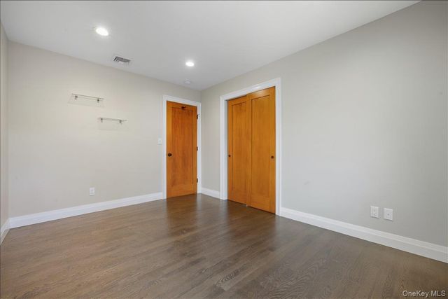 2 Cornwall Lane, Port Washington, NY 11050