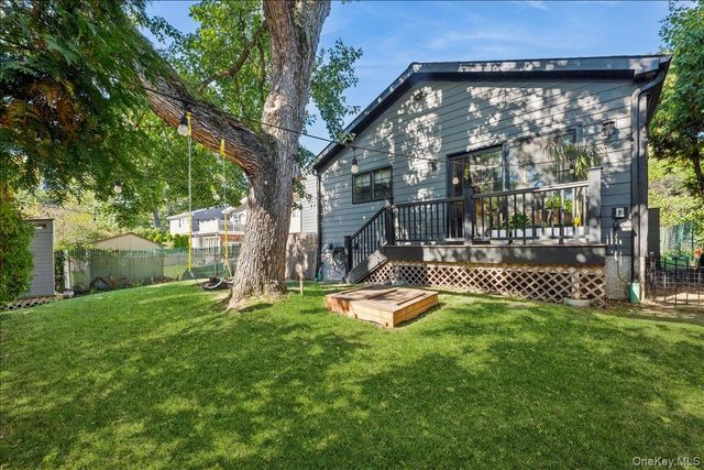 2 Cornwall Lane, Port Washington, NY 11050