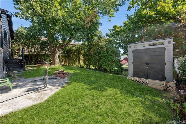2 Cornwall Lane, Port Washington, NY 11050