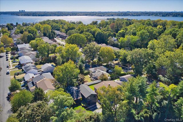 2 Cornwall Lane, Port Washington, NY 11050