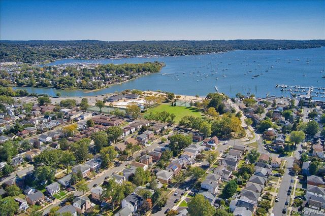 2 Cornwall Lane, Port Washington, NY 11050