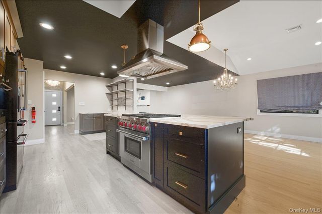 2 Cornwall Lane, Port Washington, NY 11050