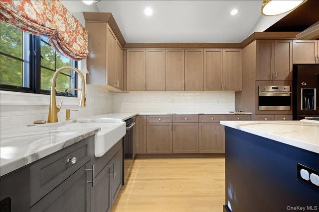 2 Cornwall Lane, Port Washington, NY 11050