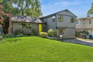 2 Cornwall Lane, Port Washington, NY 11050